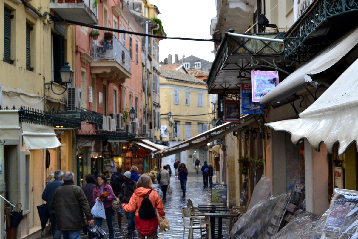 Altstadt Korfu im Regen